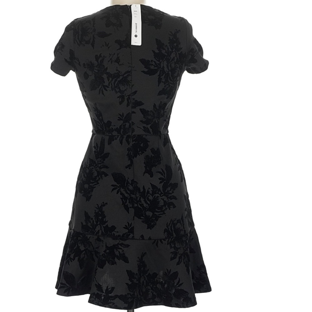 NWT AQUA Black Velvet Floral Embossed Short Sleeve Cocktail Dress Size Medium - Picture 4 of 5